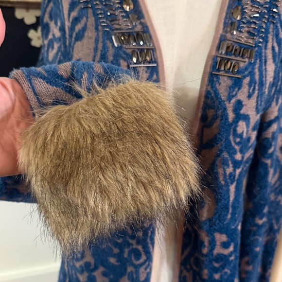 Chicos Blue and Beige flocked Patterned long Cardigan with Faux Fur Cuffs - Picture 3 of 5